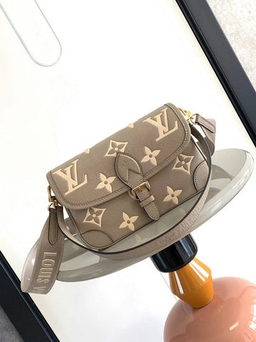 VS - LOV Women Bag - 1882