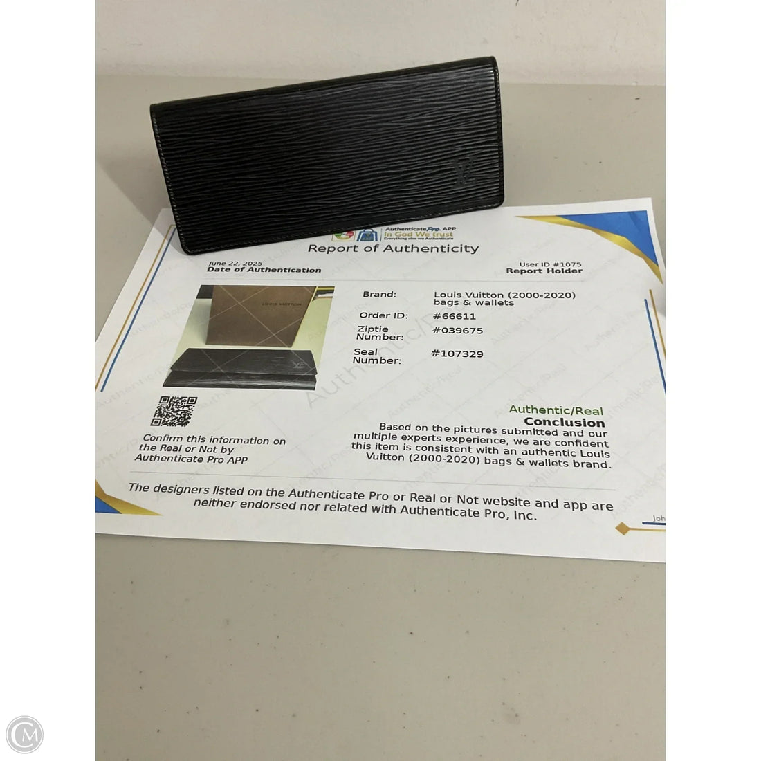 Wallet Luxury Designer By Louis Vuitton, Size: Medium