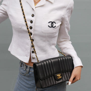 CHANEL 1991-1994 Vertical Classic Single Flap Medium 43592
