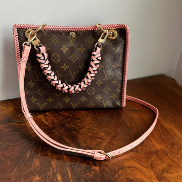The Swan Crossbody -CS Monogram in Pale Pink