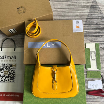 VS JACKIE SMALL 28 SHOULDER BAG IN YELLOW CALFSKIN
