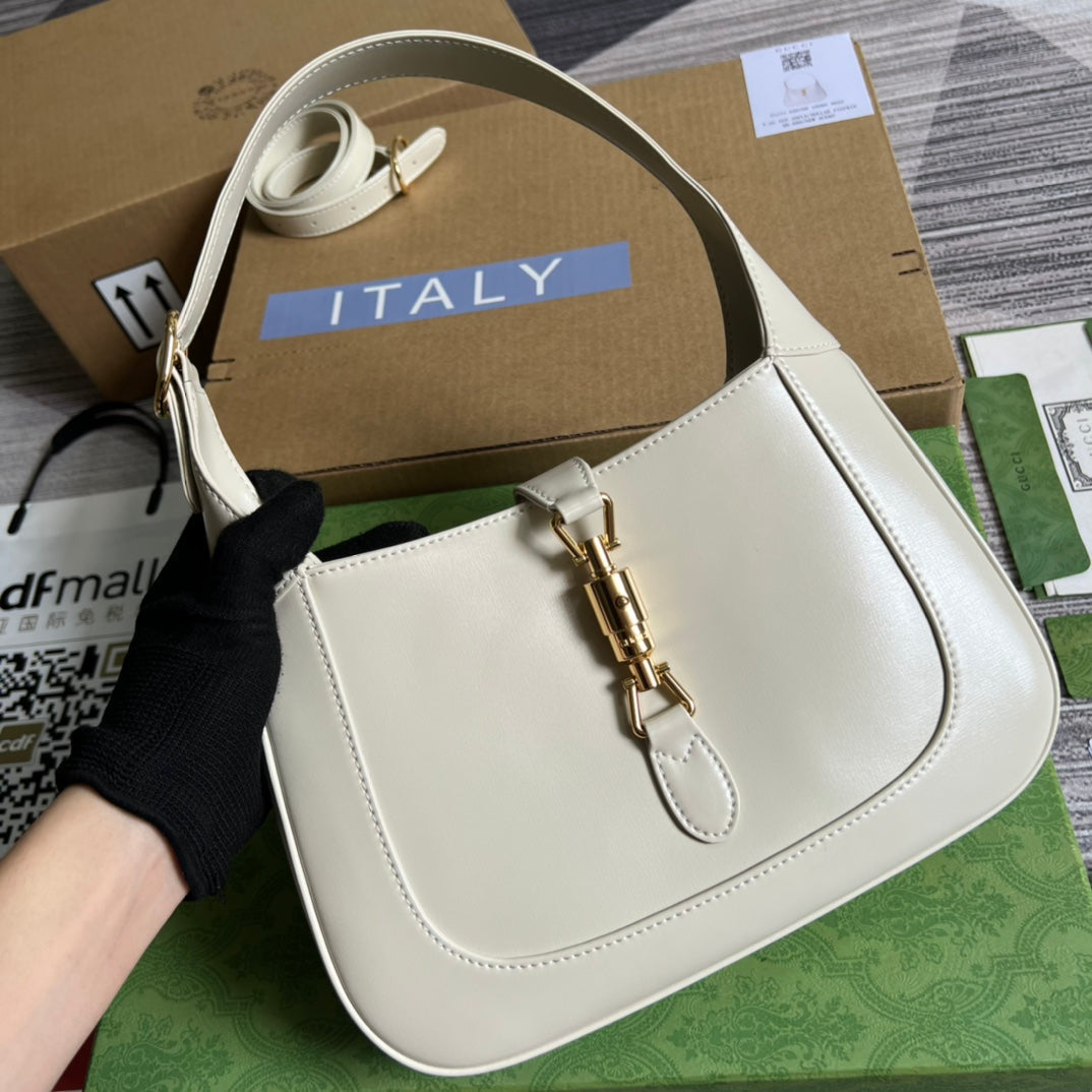 VS JACKIE SMALL 28 SHOULDER BAG IN WHITE CALFSKIN