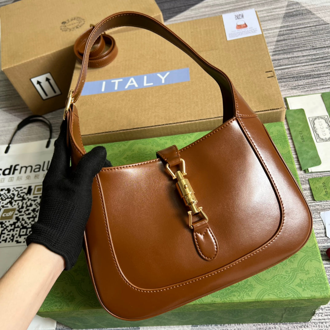 VS JACKIE SMALL 28 SHOULDER BAG IN CINNAMON BROWN CALFSKIN