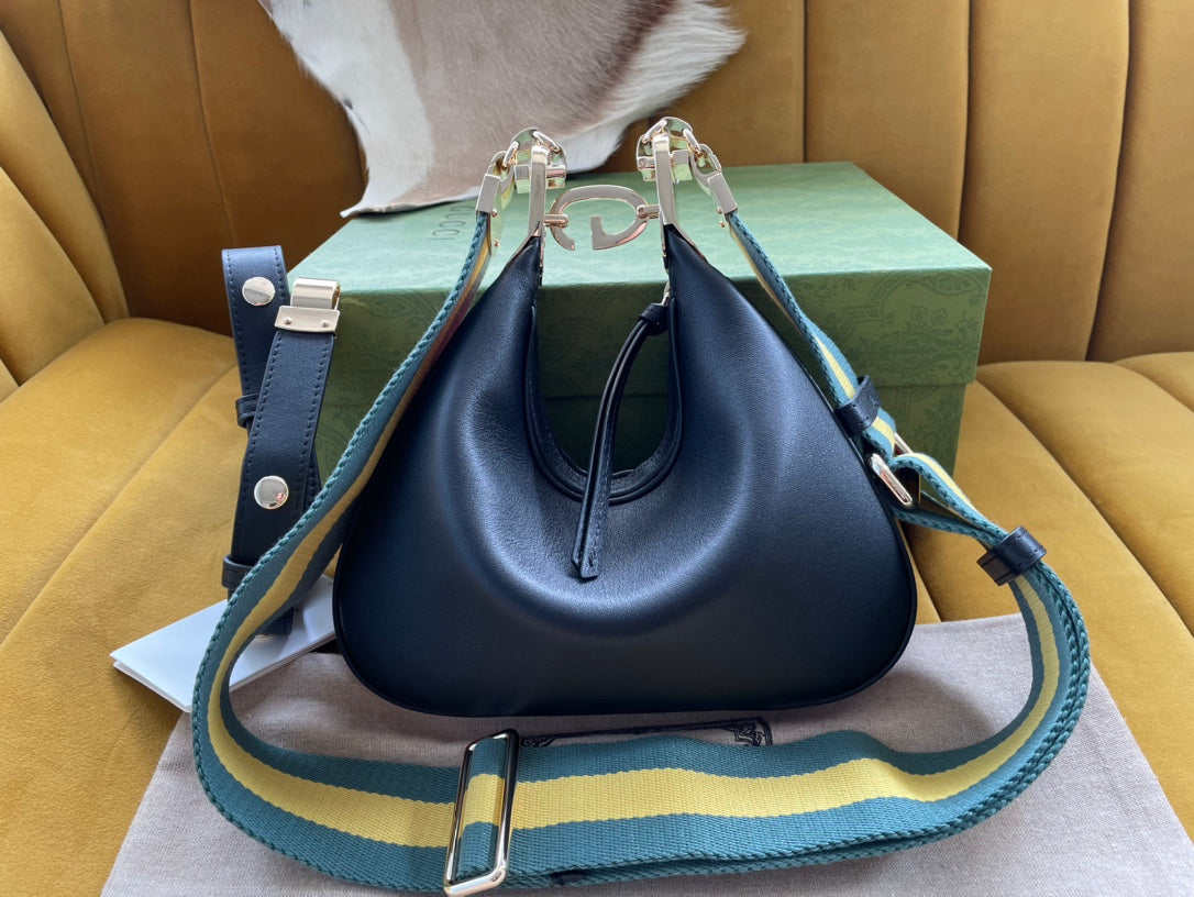 VS ATTACHE 23 SMALL SHOULDER BAG BLACK CALFSKIN