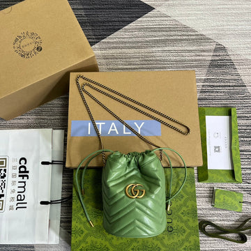 VS MARMONT 17 BUCKET BAG IN LIGHT GREEN CALFSKIN