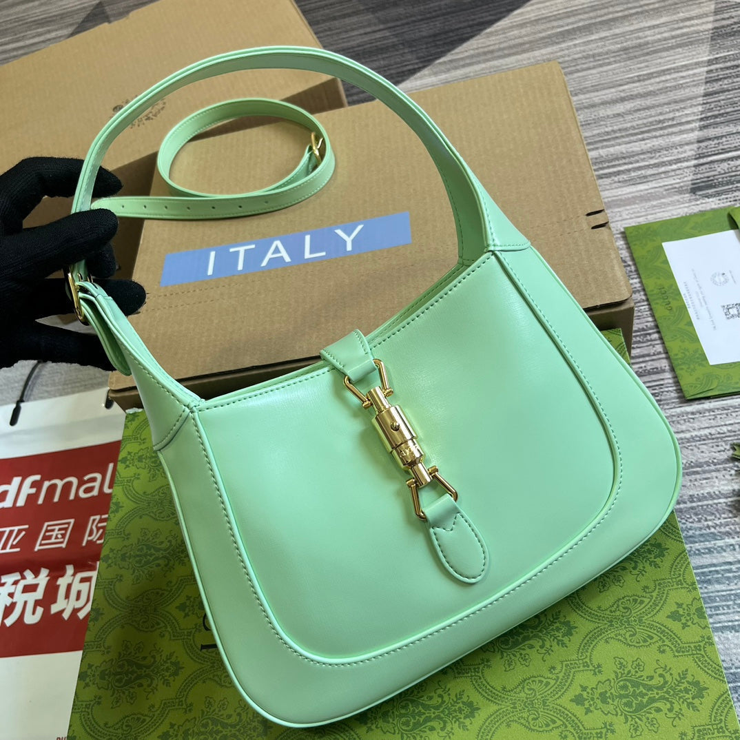 VS JACKIE SMALL 28 SHOULDER BAG IN LIGHT GREEN CALFSKIN
