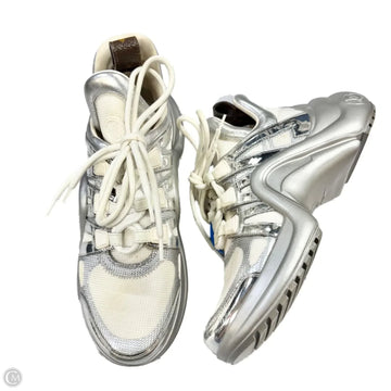 Shoes Luxury Designer By Louis Vuitton In Silver & White, Size: 7.5