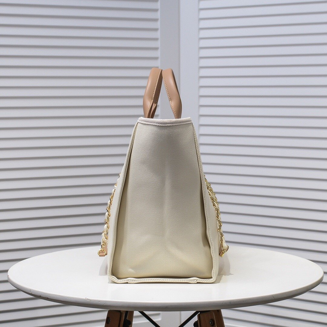 Designer bags by Chanel 087