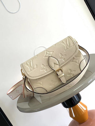 VS - LOV Women Bag - 1887
