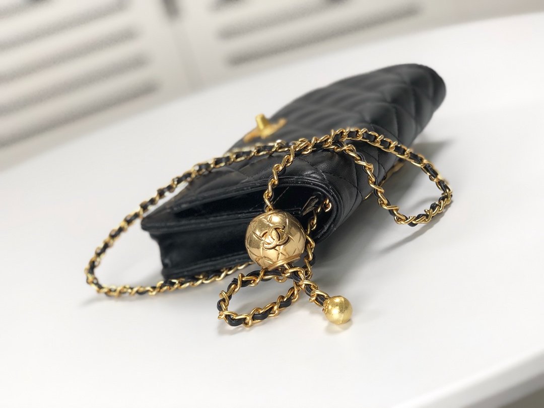 Designer bags by Chanel 221