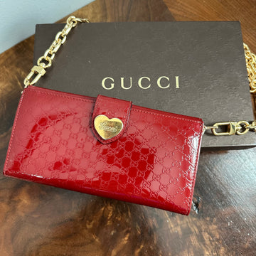 The Junco Wallet on Chain - VS GG in Red Patent Leather
