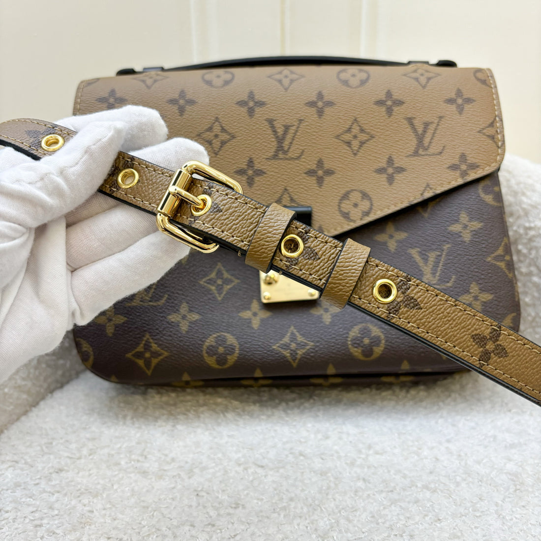 LV Pochette Metis in Reverse Monogram Canvas, Black Leather and GHW