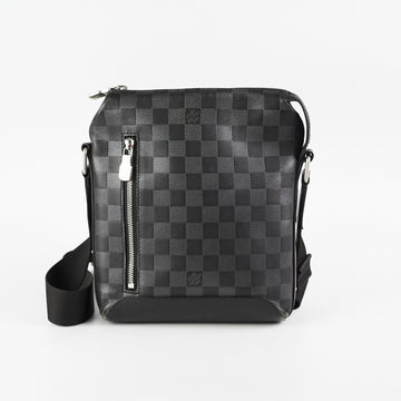 Louis Vuitton Discovery Messenger Damier BB