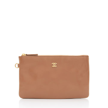 Chanel Shiny Calfskin Small Chanel 22 Pochette (SHF-JufGfx)