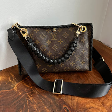 The Swan Crossbody -CS Monogram in Black