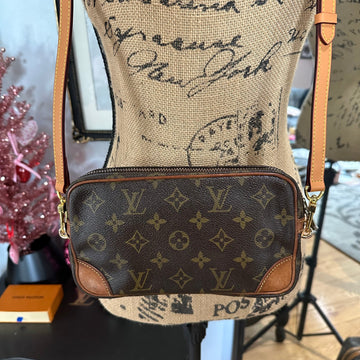 The Junco Crossbody Bag -CS Monogram in Tan