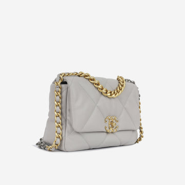 Chanel Chanel 19 - Small