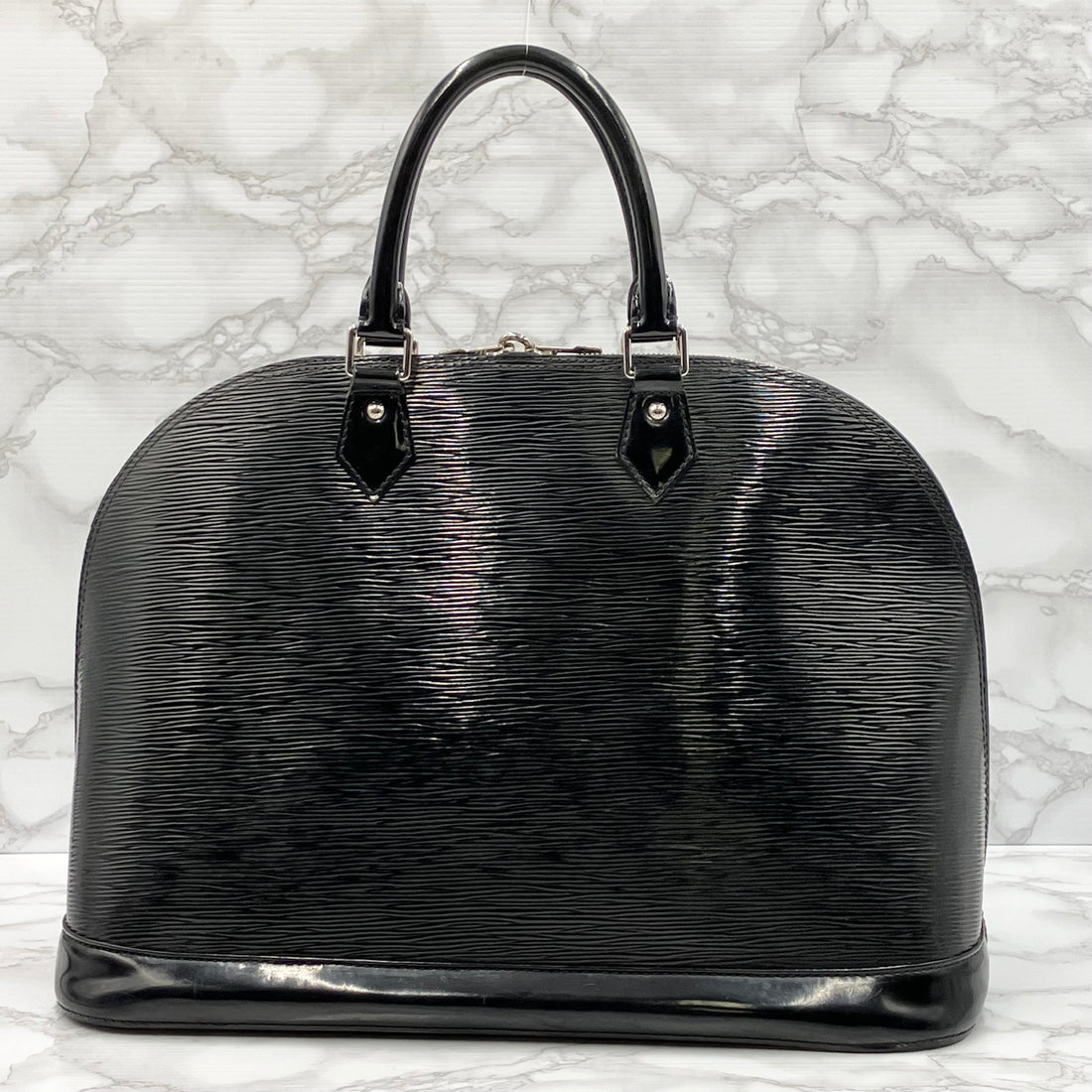LOUISU VUITTON Epi Alma MM handbag