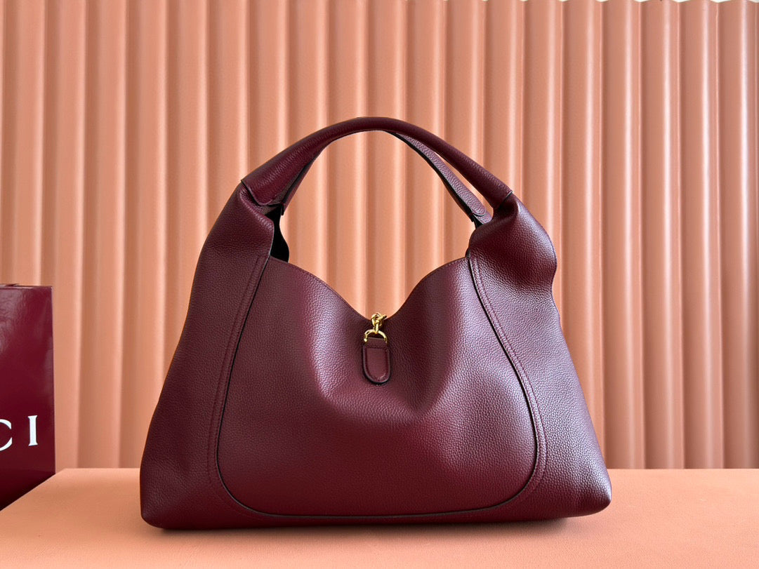 VS Softbit Shoulder Bag 46cm Burgundy Grained Calfskin Gold Hardware