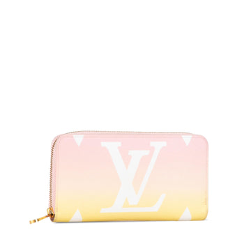 Louis Vuitton Monogram Giant By The Pool Zippy Wallet