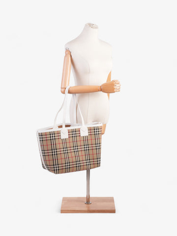 Burberry London Check Tote Bag Vintage Check / White Fabric Medium