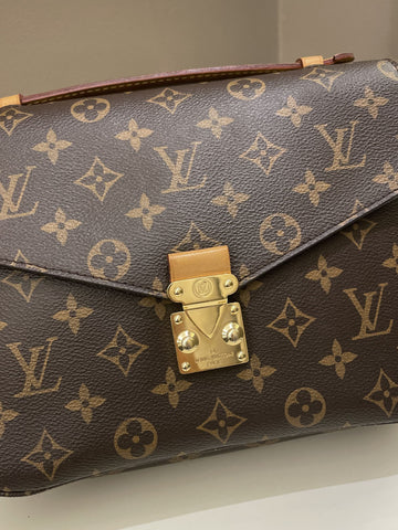 Louis Vuitton Pochette Metis Classic Monogram