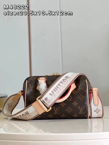 VS - LOV Women Bag - 1079