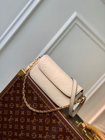 VS - LOV Women Bag - 2129