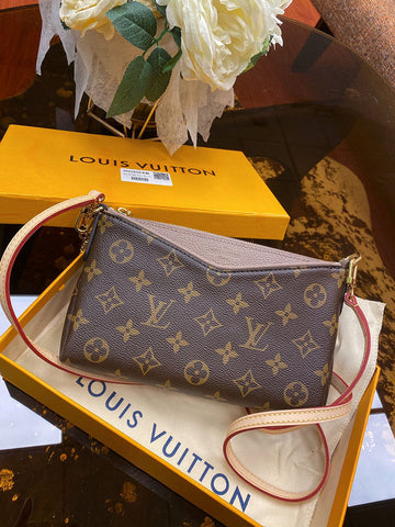 LOV2 Bags - Luxurious Bags  1042