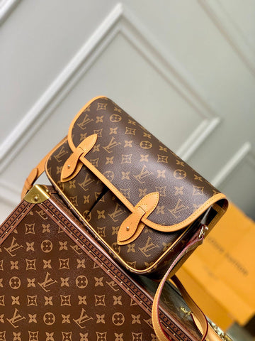 VS - LOV Women Bag - 2186