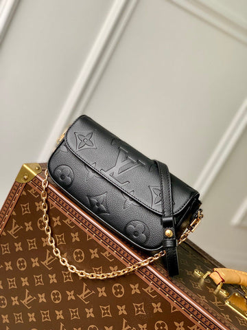 VS - LOV Women Bag - 2165