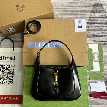 VS 636709 subaxillary bag 28cm black cowhide