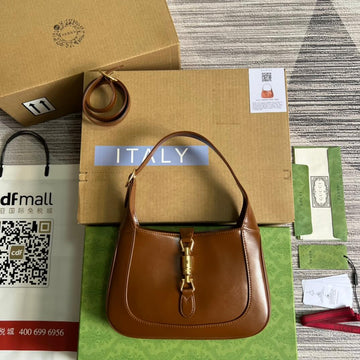 VS636709 subaxillary bag 28cm brown cowhide