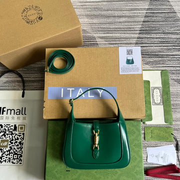 VS637091 Handbag subaxillary bag 19cm green cowhide