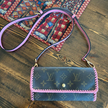 The Junco Wallet Crossbody -CS Monogram in Pink