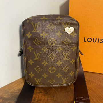 The Junco Crossbody -CS Monogram in Brown