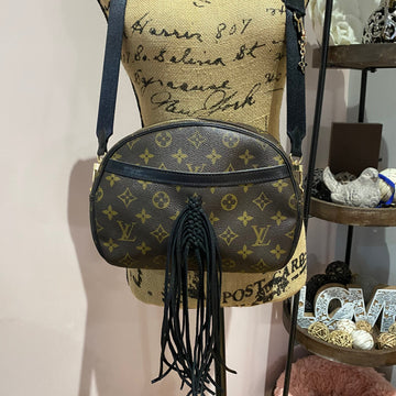 The Dove Crossbody -CS Monogram in Black