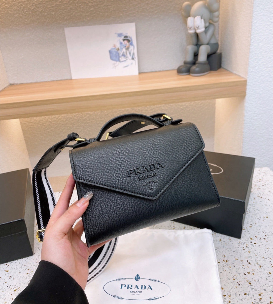 Woman Prada shoulder handbag