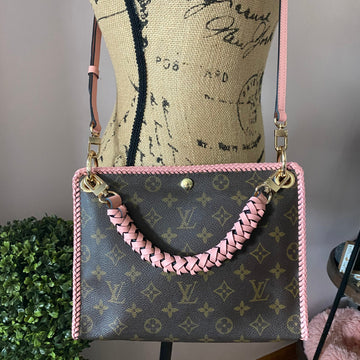 The Swan Crossbody -CS Monogram in Pale Pink