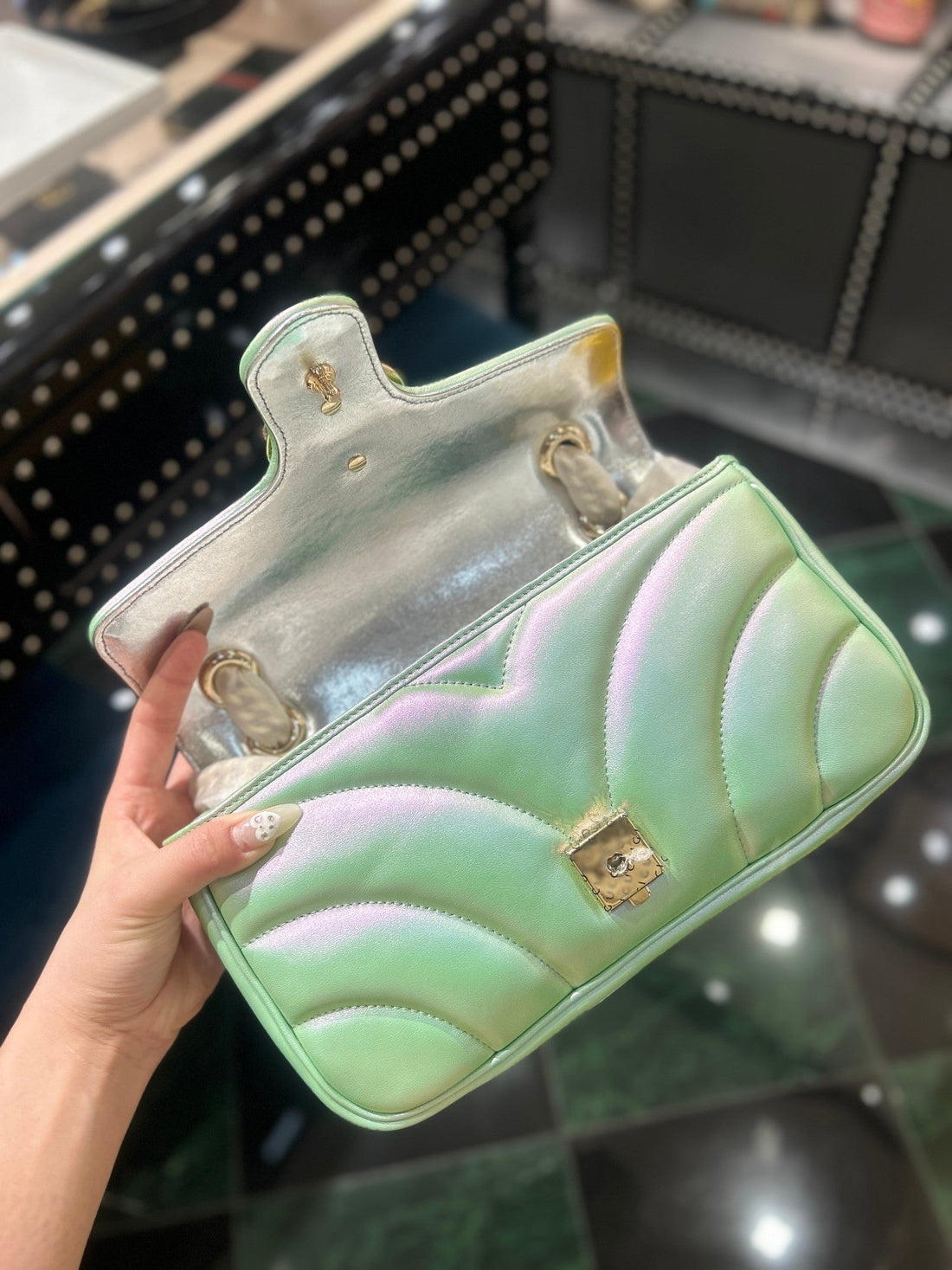 VS MARMONT 26 MEDIUM SHOULDER BAG GREEN IRIDESCENT CALFSKIN