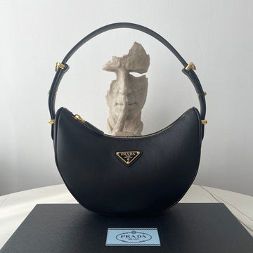 PRA ARQU¨¦ 22 SHOULDER BAG IN BLACK LEATHER