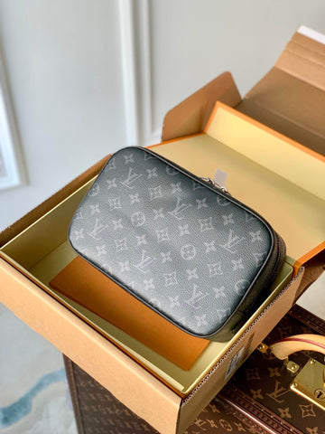 M43384 TOILET POUCH MM monogram black 26cm