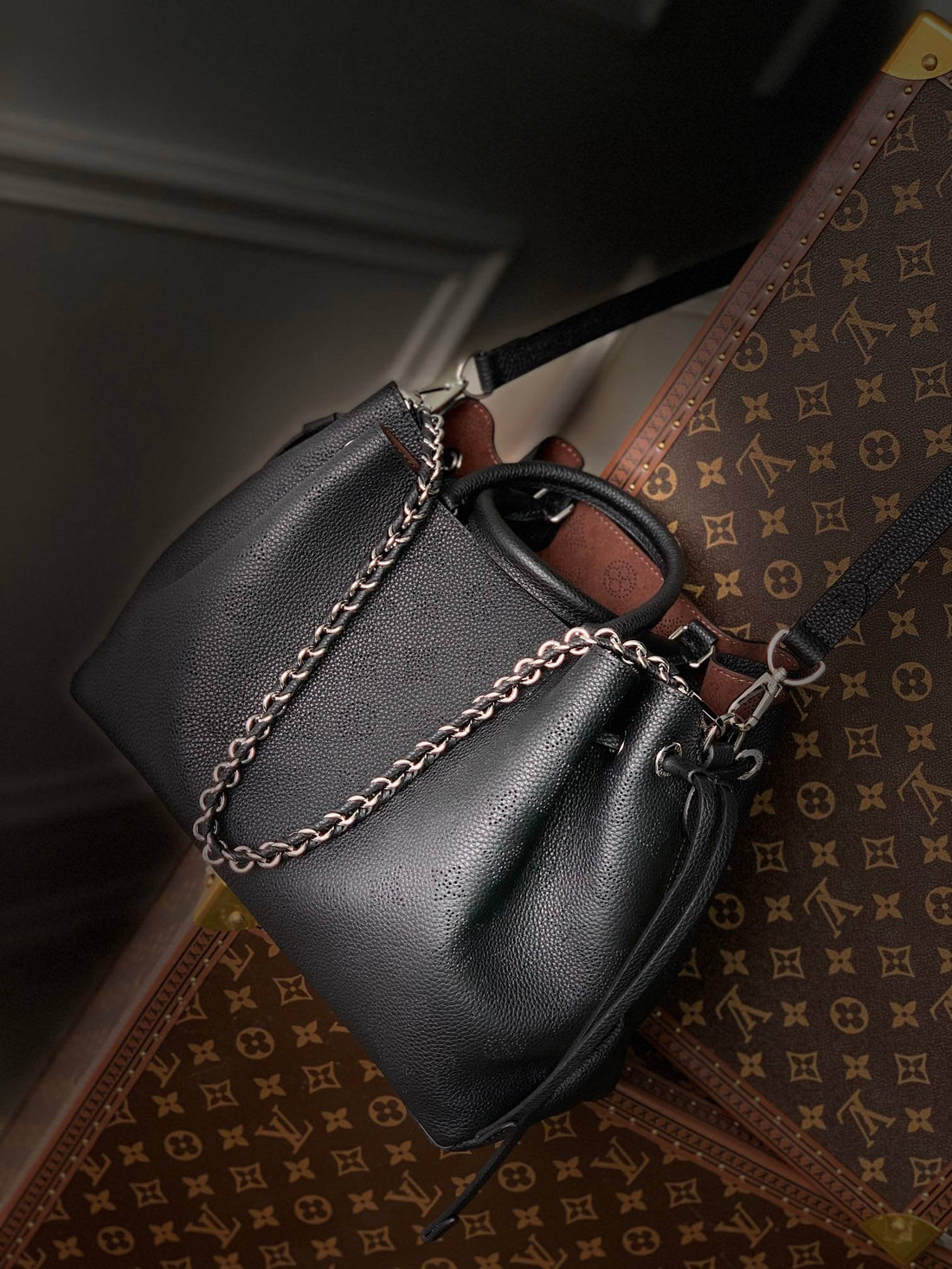 M59200 BELLA TOTE monogram 32cm black Soft perforated cowhide